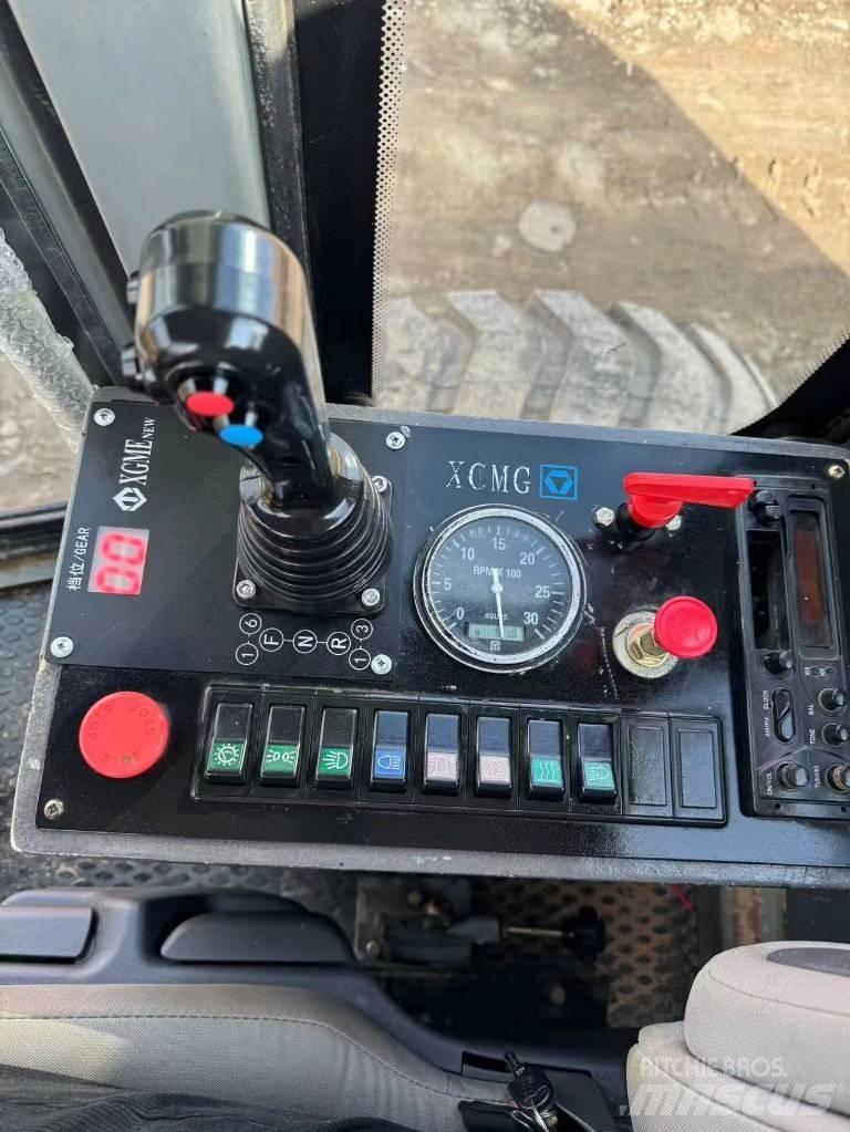 XCMG GR 2153 モーターグレーダー