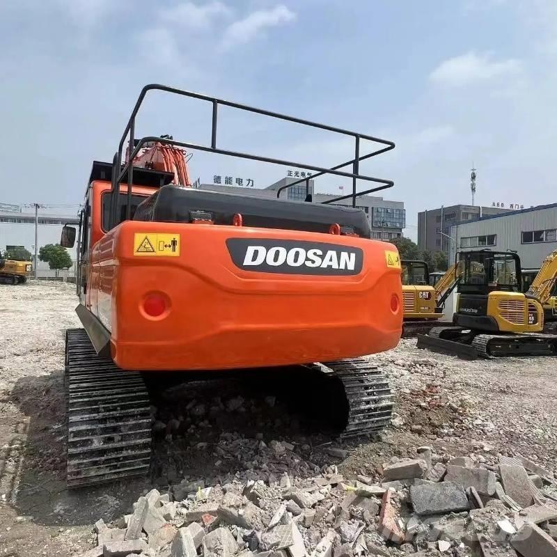 Doosan DX 300 大型油圧ショベル12t以上（パワーショベル・ユンボ）