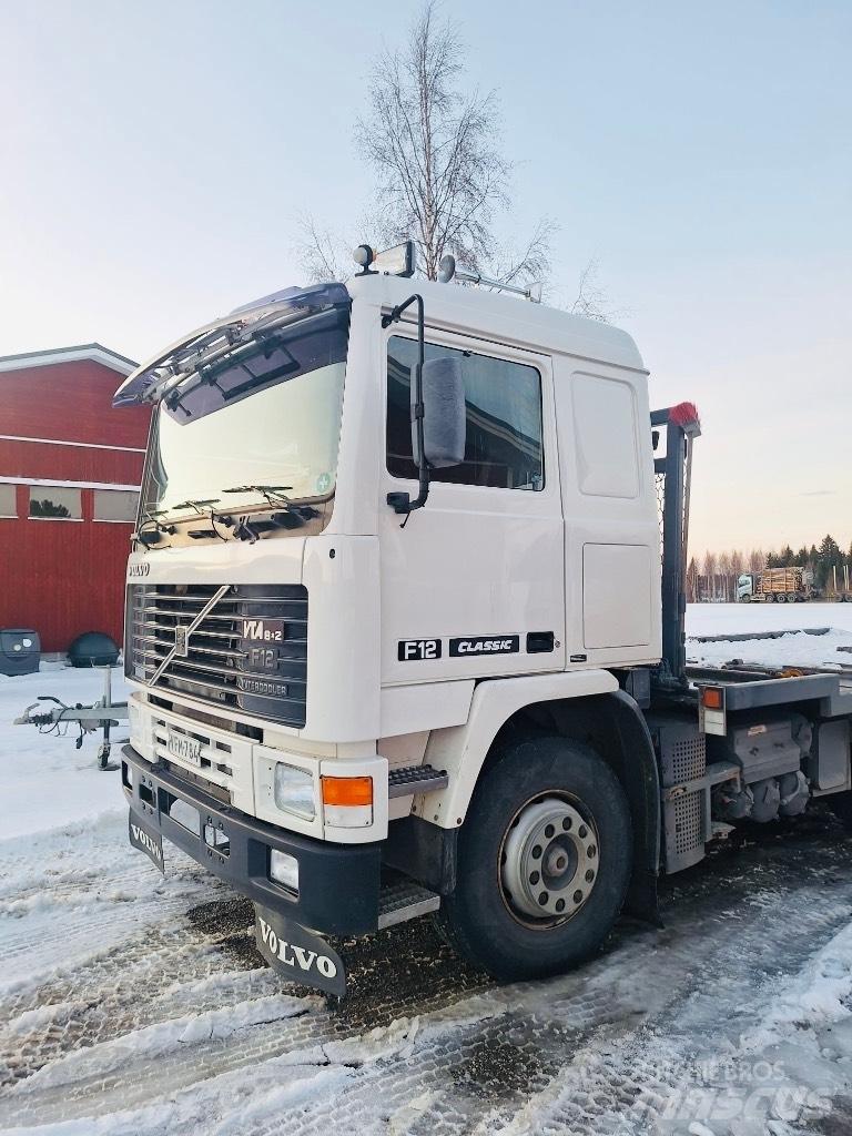Volvo F 12 平ボディー