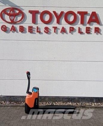 Toyota LWI 160 ウォーキンフォークリフト