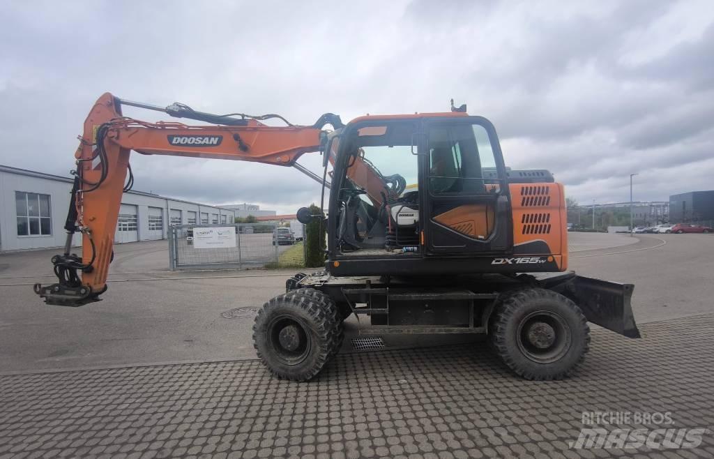 Doosan DX 165 W ホイール式油圧ショベル（パワーショベル・ユンボ・バックホー）