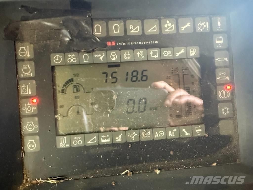CLAAS Jaguar 900 コンバイン