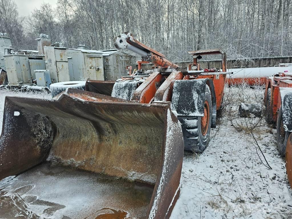 Sandvik Toro 301 D 地下ローダー