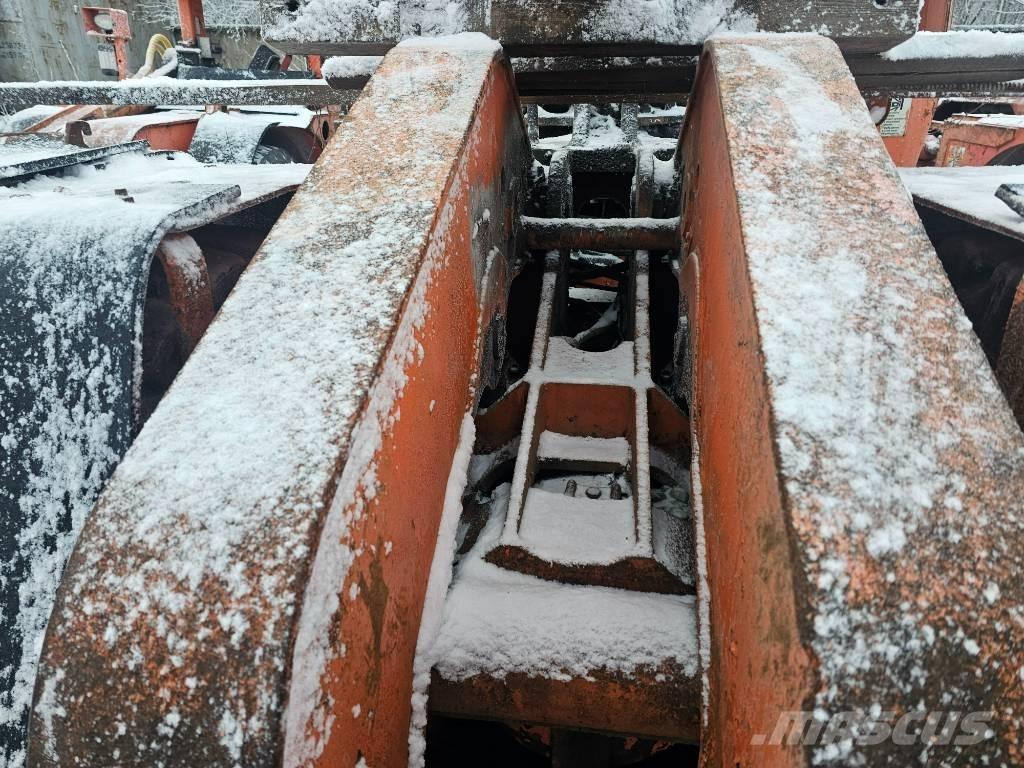 Sandvik Toro 301 D 地下ローダー