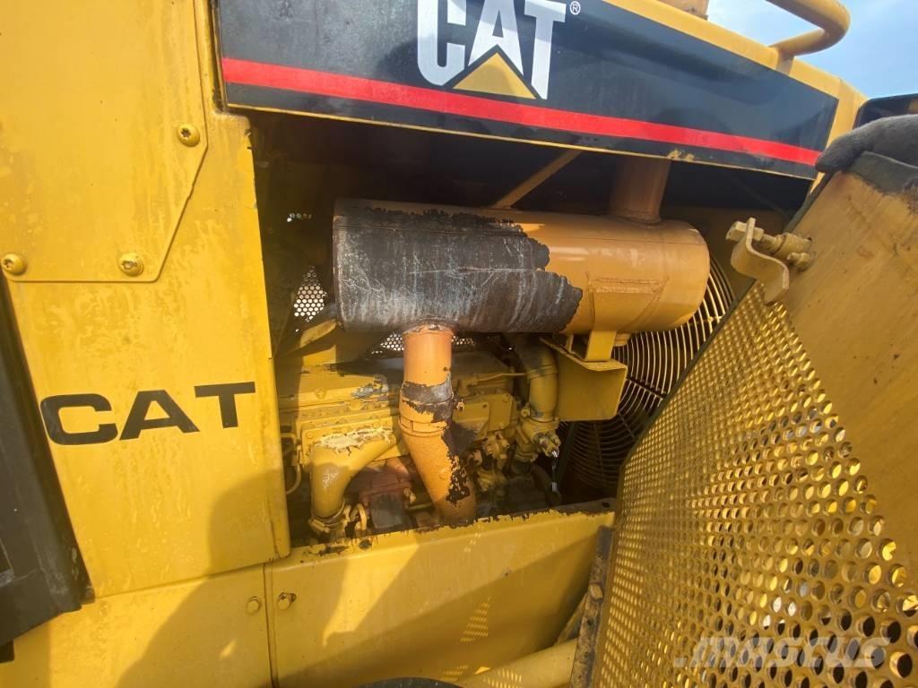 CAT D6R ブルドーザー