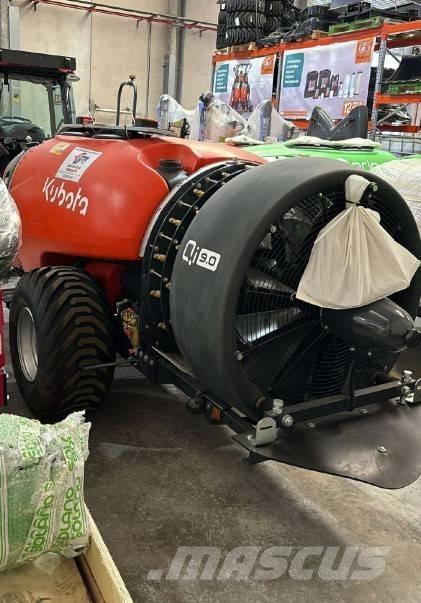 Kubota XTA3320 牽引型スプレイヤー