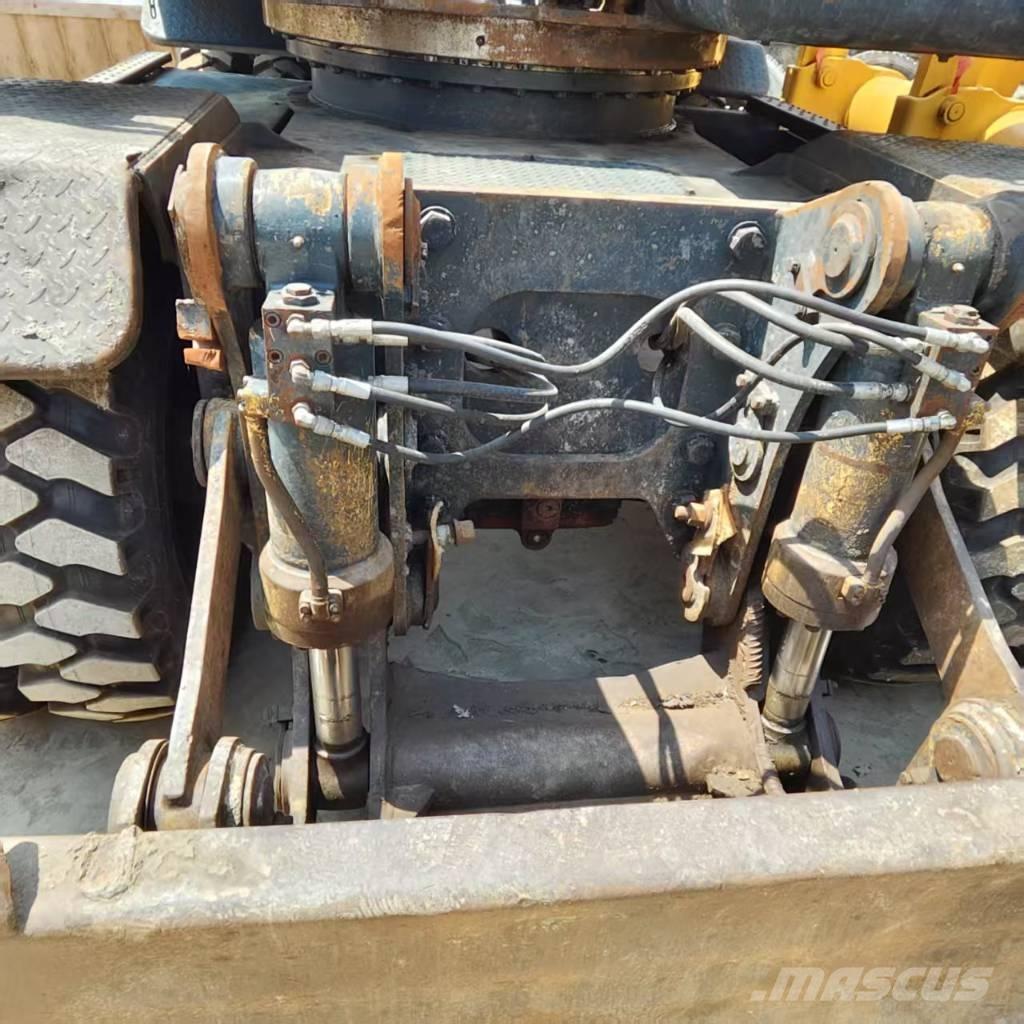 Hyundai R210W-9 ホイール式油圧ショベル（パワーショベル・ユンボ・バックホー）