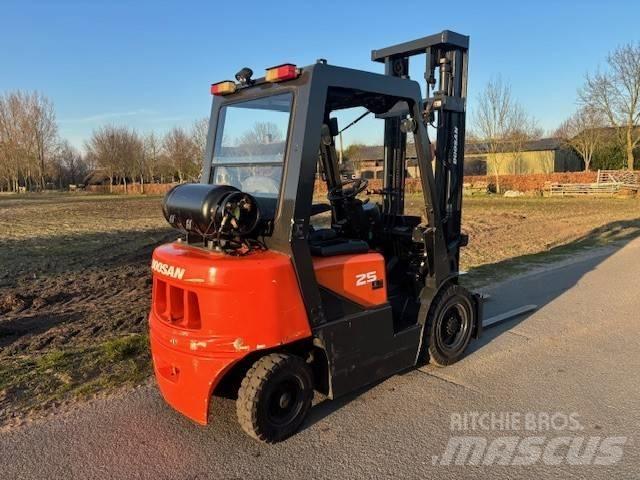 Doosan G 25 G LPGフォークリフト