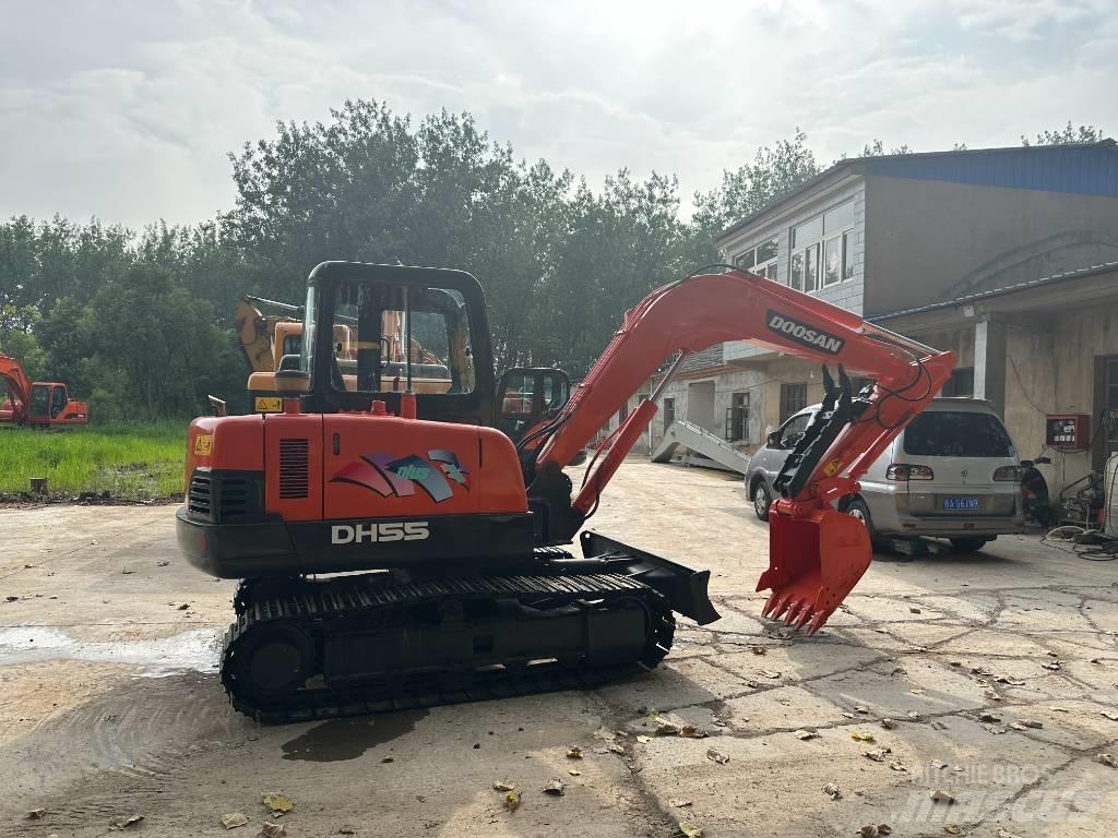 Doosan DH55 ミニ油圧ショベル 7t以下（ミニユンボ・ミニディガー）