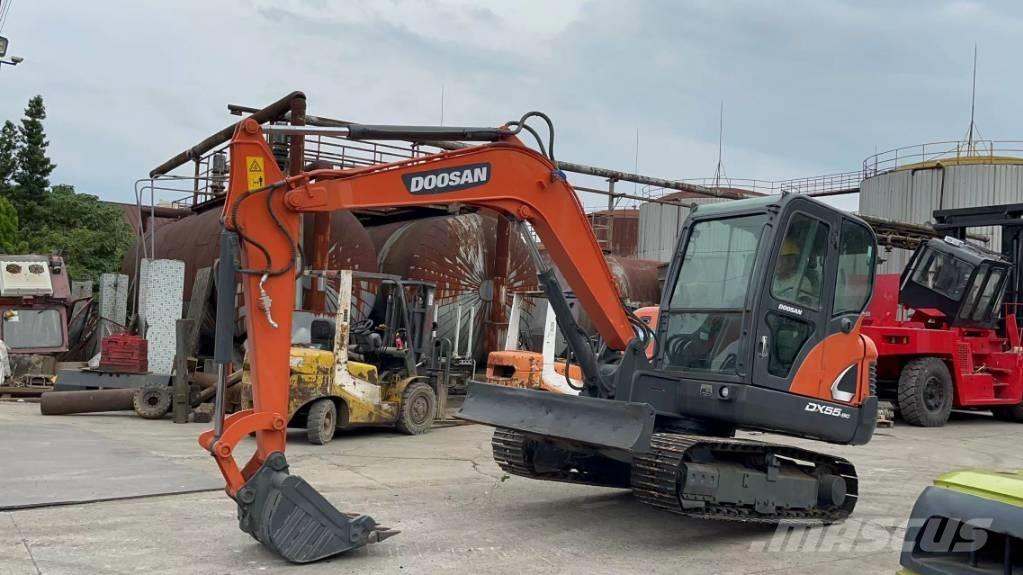 Doosan DX 55 ミニ油圧ショベル 7t以下（ミニユンボ・ミニディガー）