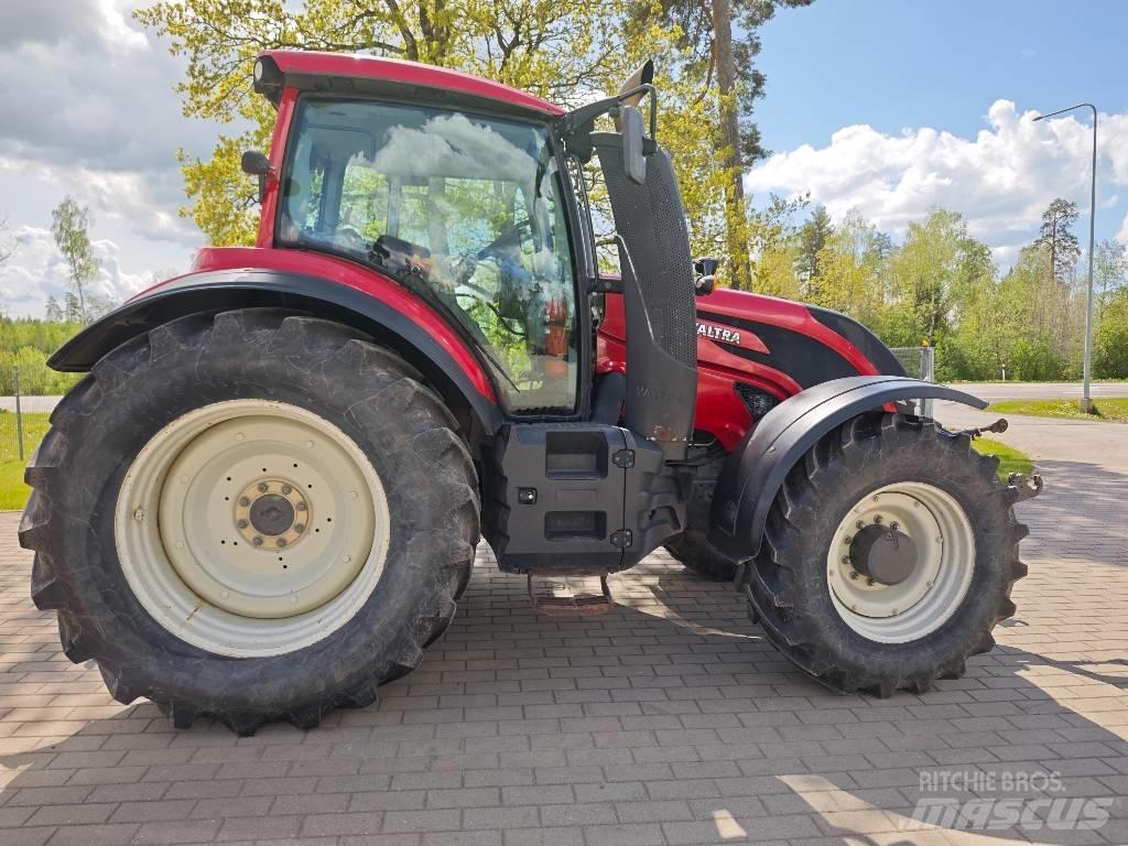 Valtra T 214 D トラクター
