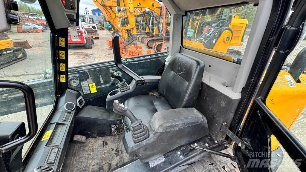JCB 3 TS-8T スキッドステアローダー