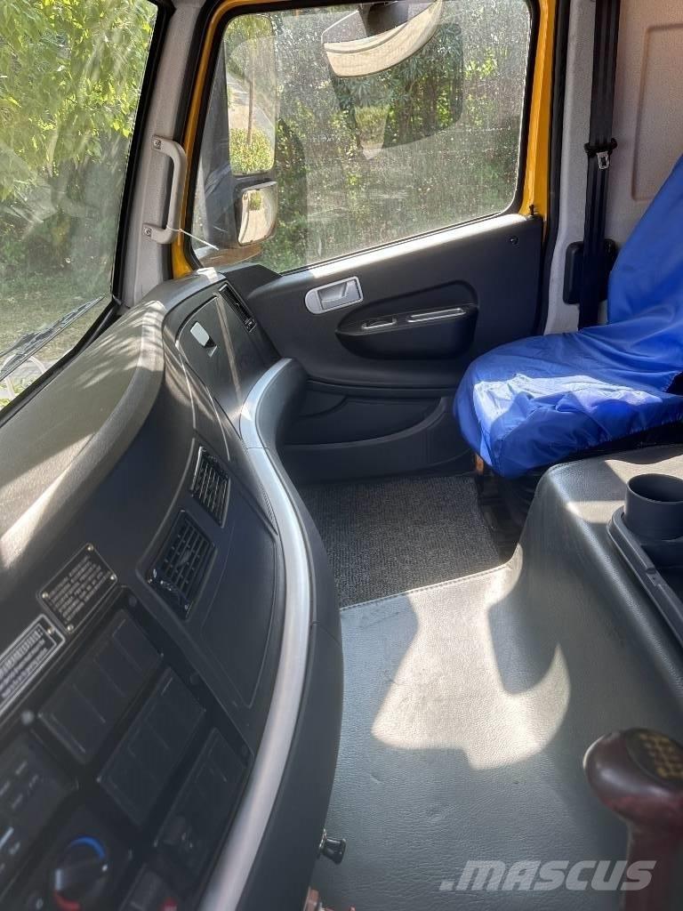 XCMG QY55KC ラフテレーンクレーン