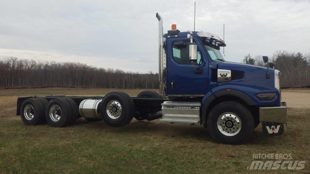 Western Star 49 X キャブ付きシャーシ