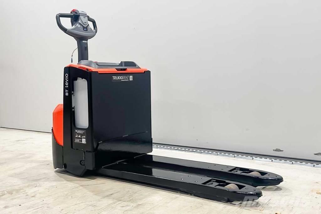 Toyota LWE 200 ローリフト