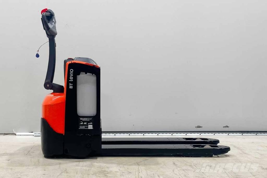 Toyota LWE 200 ローリフト