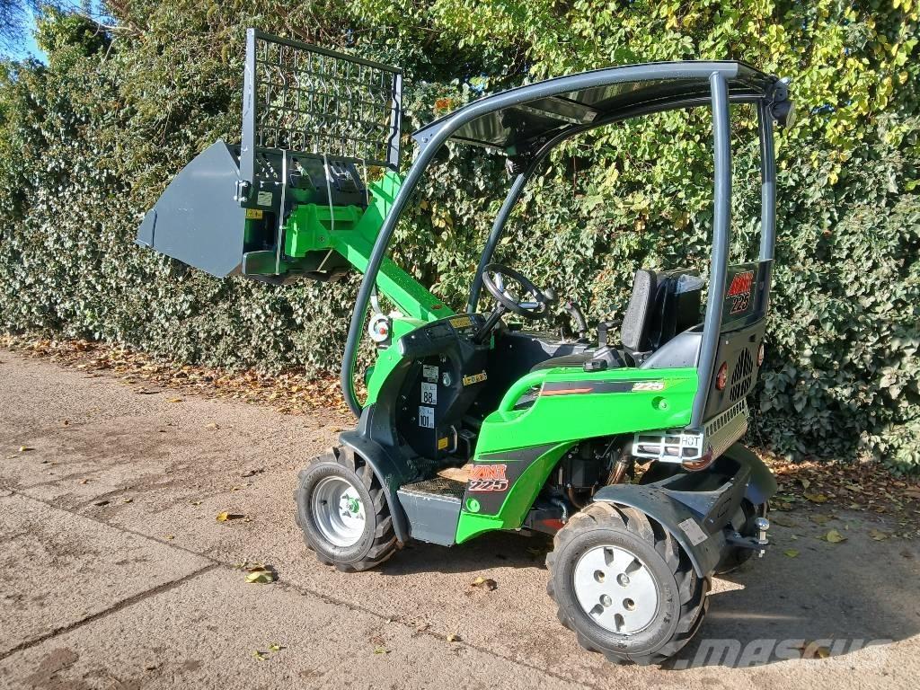 Avant 225 多目的ローダー