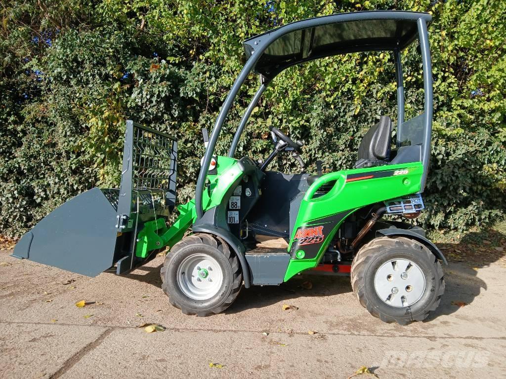 Avant 225 多目的ローダー