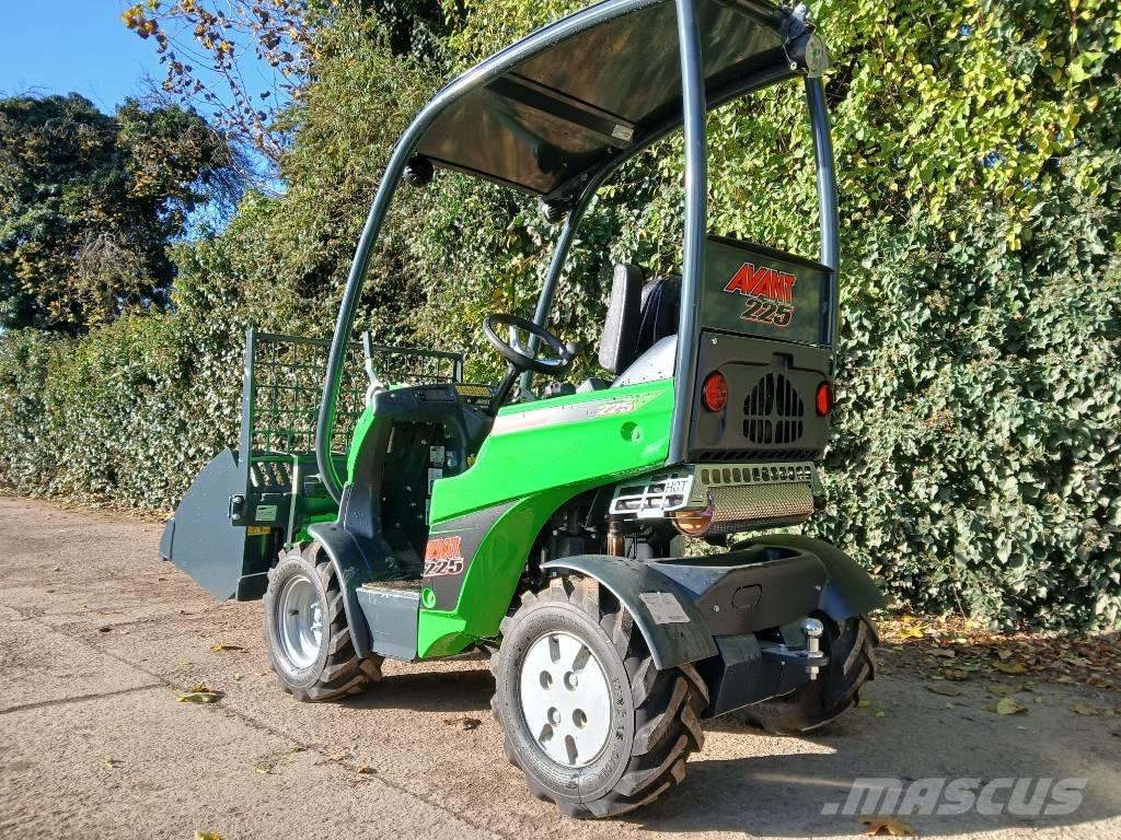 Avant 225 多目的ローダー