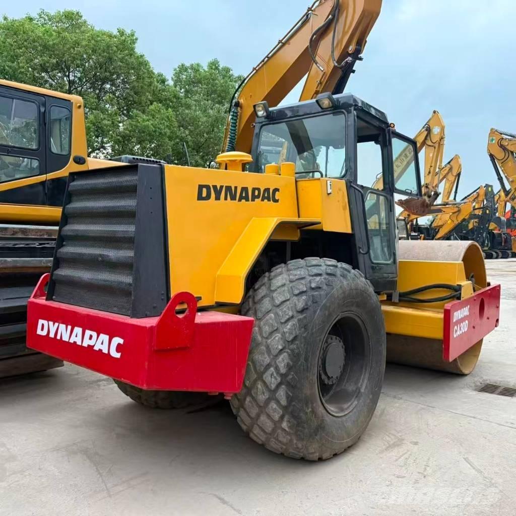 Dynapac CA 30 D 振動ローラ