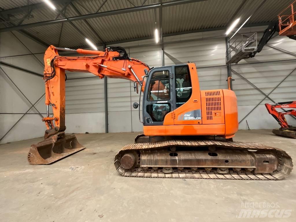 Doosan DX 235 LCR 大型油圧ショベル12t以上（パワーショベル・ユンボ）