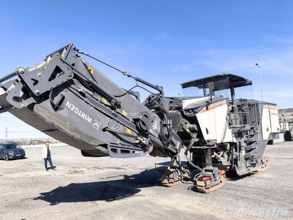Wirtgen W 200 F アスファルトコールドミリングマシーン