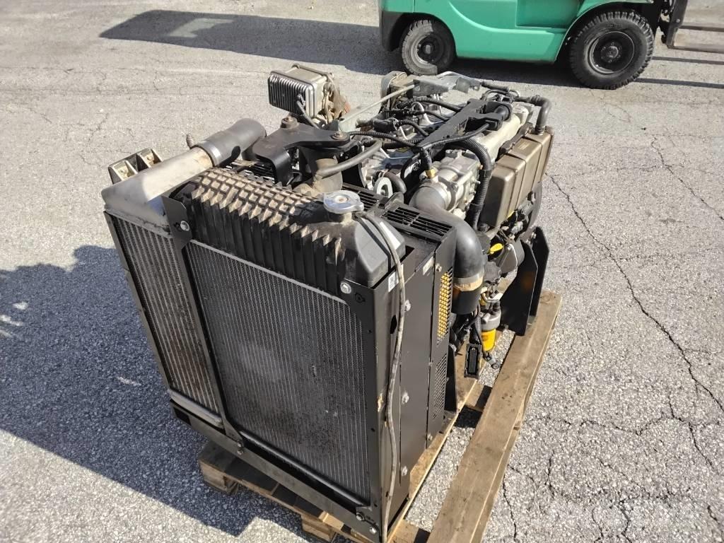 JCB 444TA4i-81 エンジン