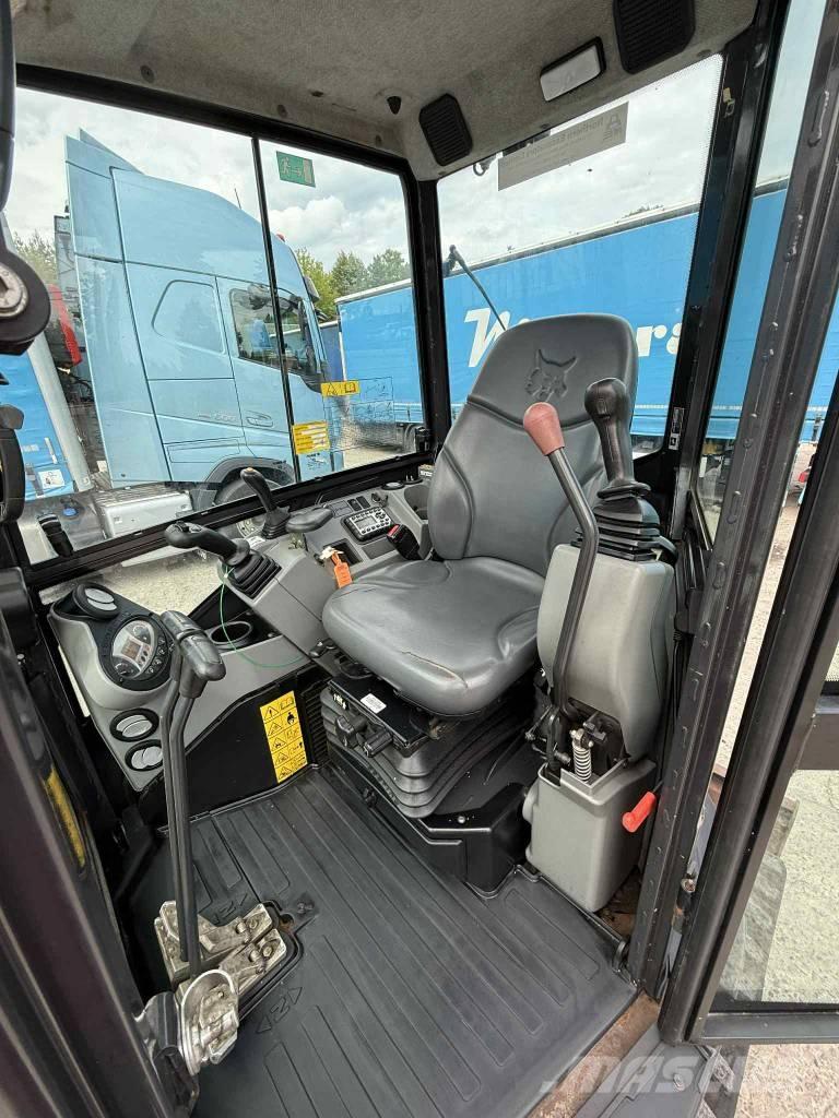 Bobcat E 27z ミニ油圧ショベル 7t以下（ミニユンボ・ミニディガー）