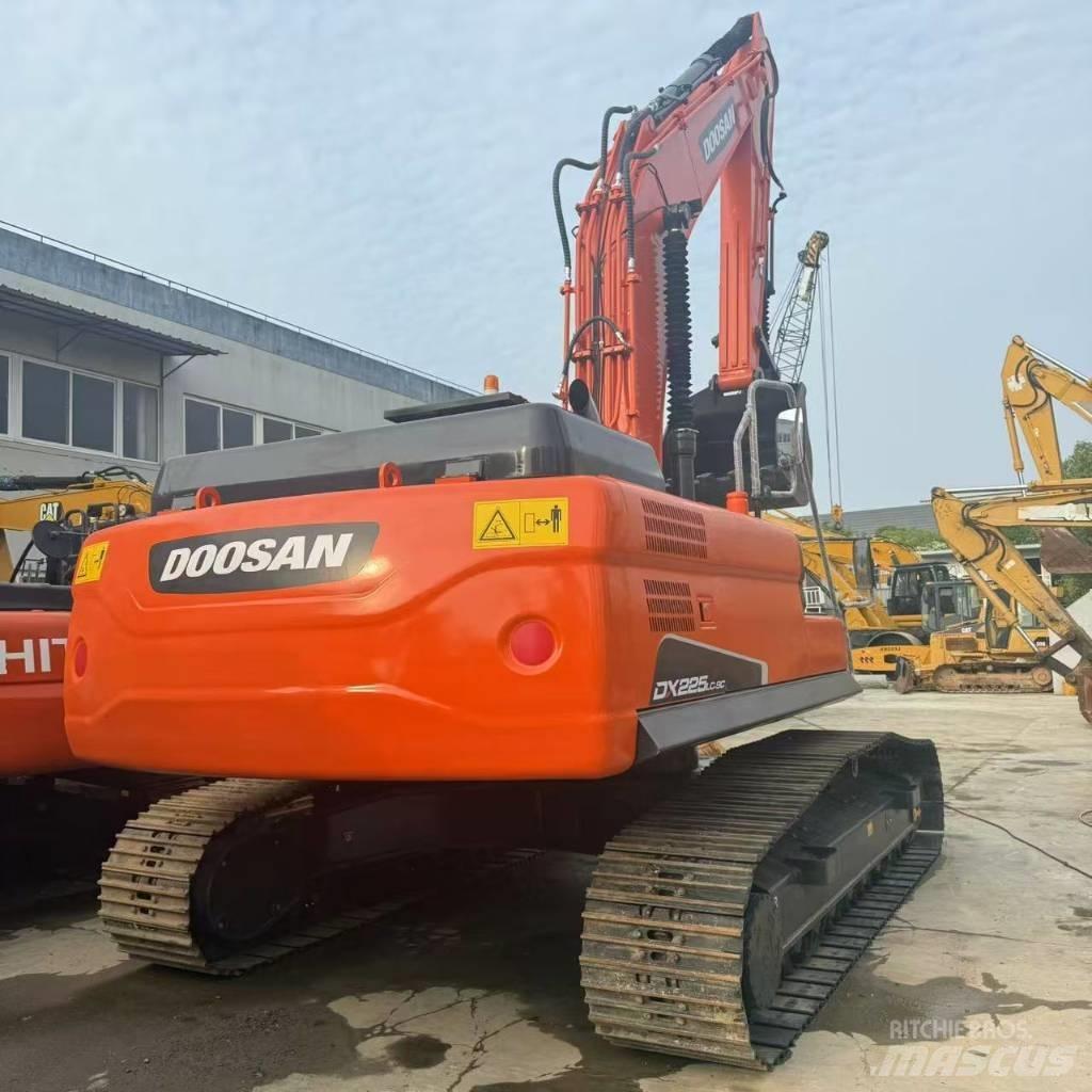 Doosan DX225LC-9C 中型油圧ショベル 7ｔ-12ｔ（ユンボ・パワーショベル・バックホー）