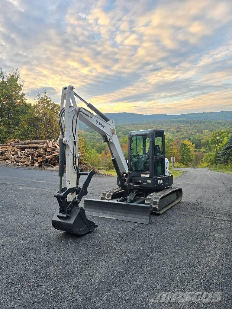 Bobcat E50 ミニ油圧ショベル 7t以下（ミニユンボ・ミニディガー）