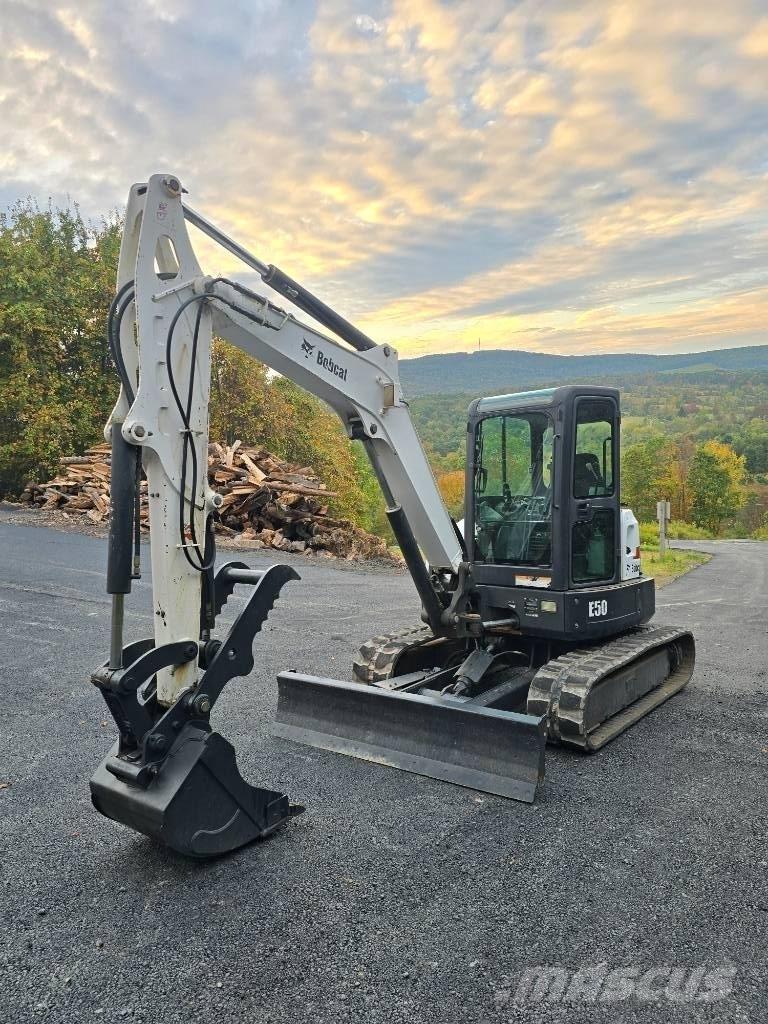 Bobcat E50 ミニ油圧ショベル 7t以下（ミニユンボ・ミニディガー）