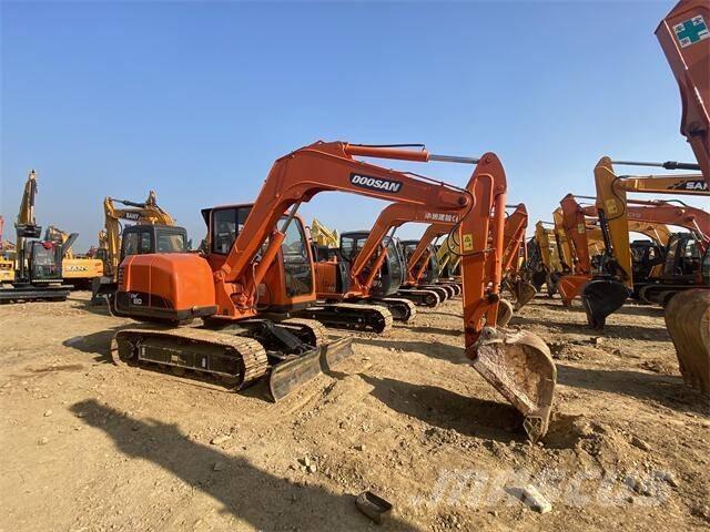 Doosan DX80 中型油圧ショベル 7ｔ-12ｔ（ユンボ・パワーショベル・バックホー）