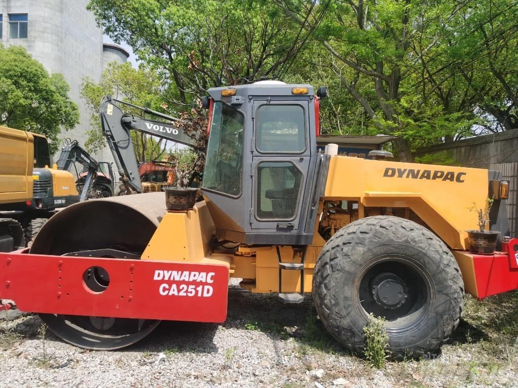 Dynapac CA 251 D 振動ローラ