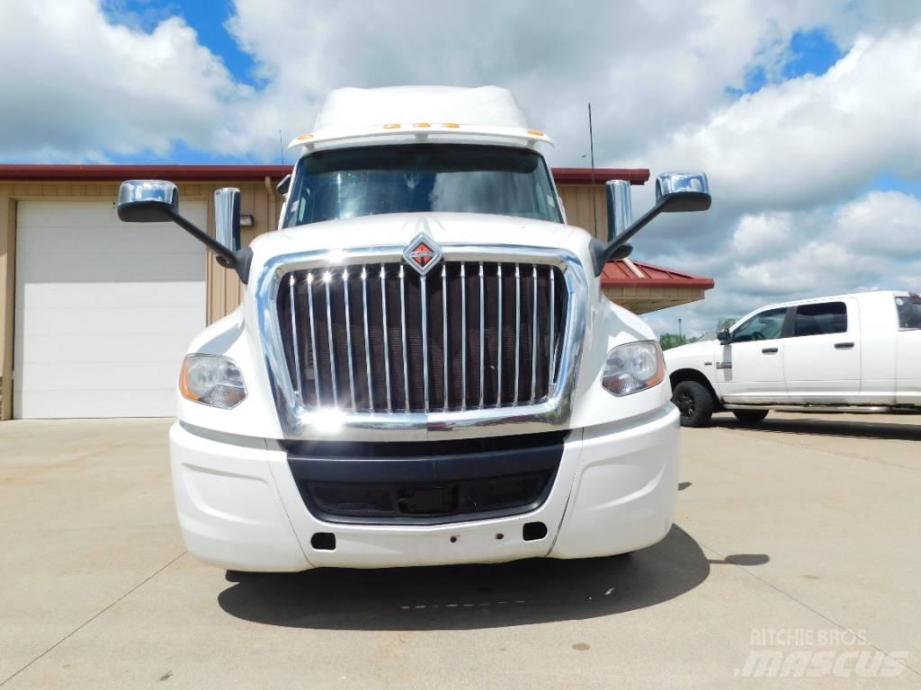 International LT 625 中古トラクターヘッド | トレーラーヘッド
