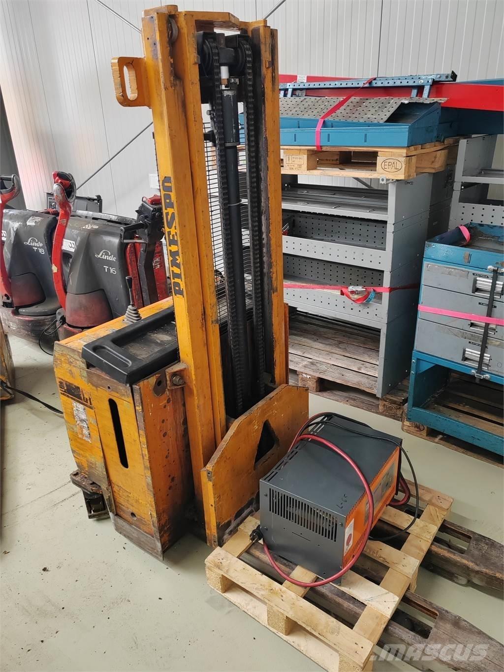 OM CT 13 自走式スタッカー