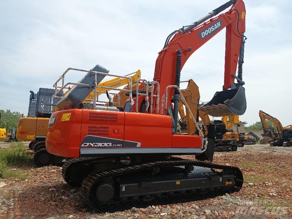 Doosan DX300LC 大型油圧ショベル12t以上（パワーショベル・ユンボ）