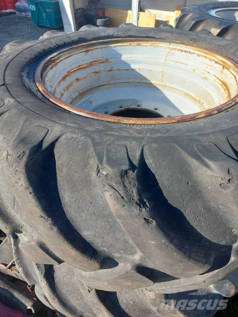 Komatsu 901 タイヤ、ホイル、リム