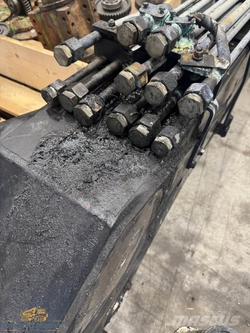 Komatsu 130F フォワーダクレーン