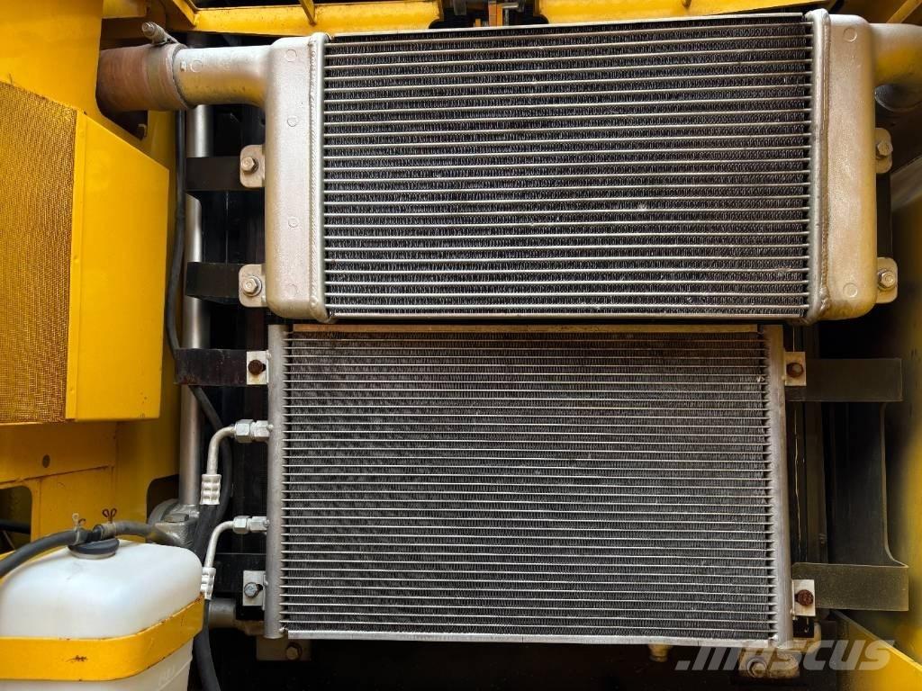 Komatsu PC 220-7 大型油圧ショベル12t以上（パワーショベル・ユンボ）