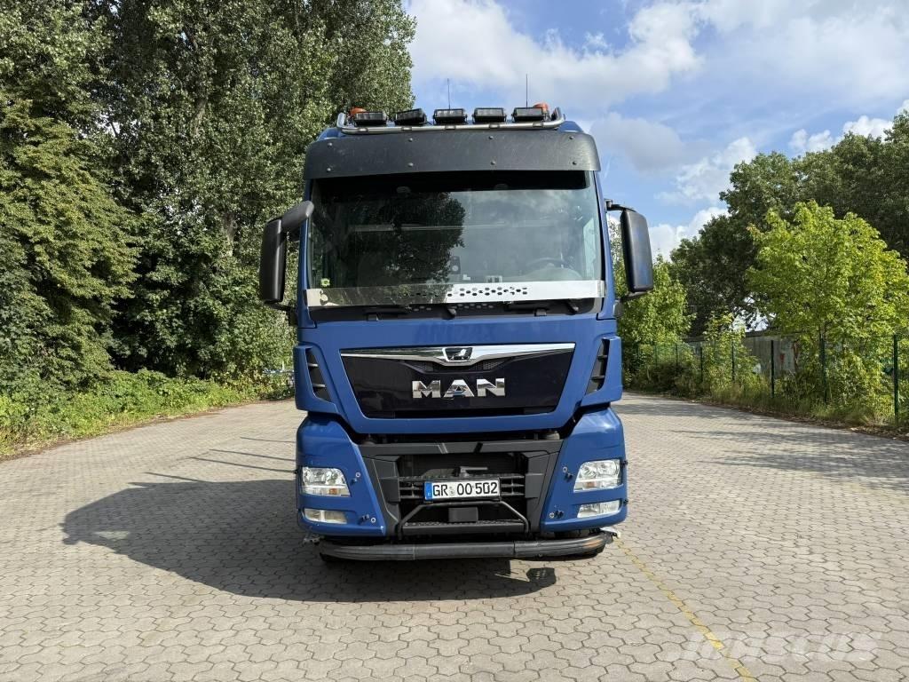 MAN TGX 33.500 林業機械輸送トラック