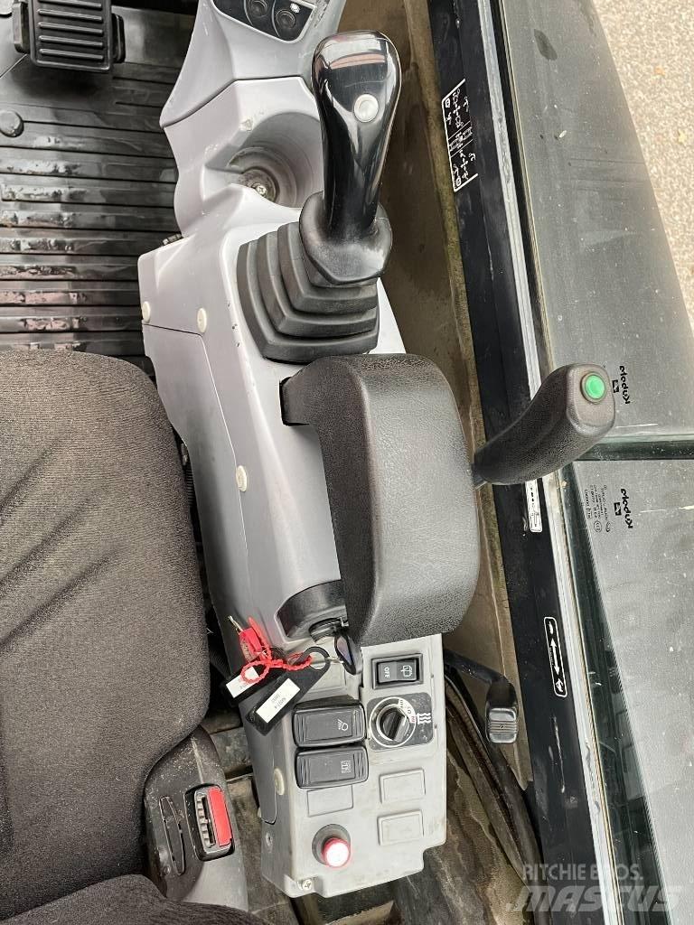 Kubota KX 027-4 ミニ油圧ショベル 7t以下（ミニユンボ・ミニディガー）