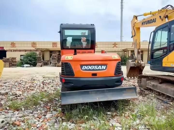 Doosan DX 60 大型油圧ショベル12t以上（パワーショベル・ユンボ）