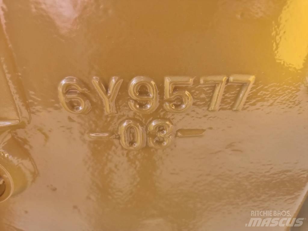 CAT Transmission 740 その他部品