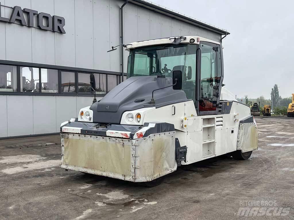 Hamm HP 280 i タイヤローラ
