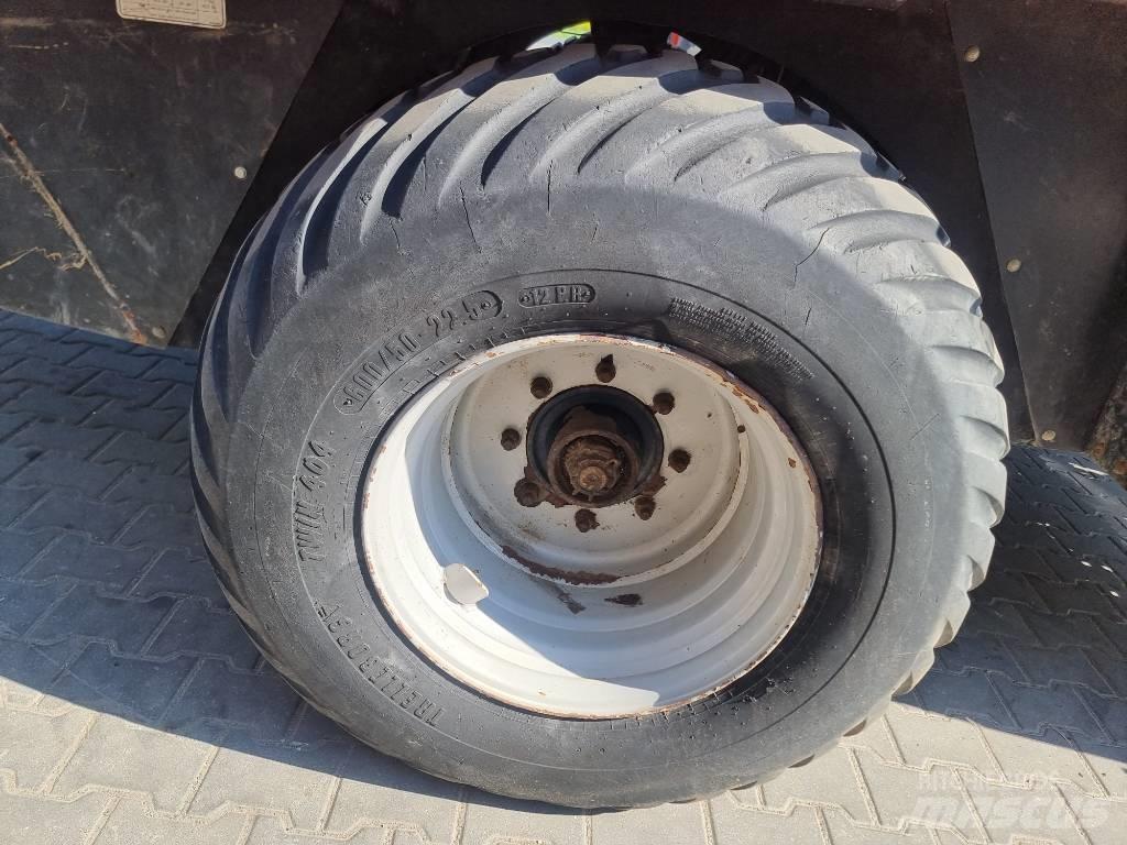 New Holland D 1210 スクエアベーラー