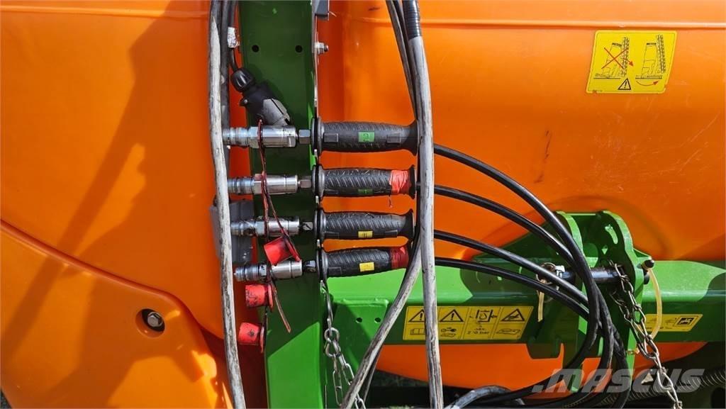 Amazone UF 901 牽引型スプレイヤー
