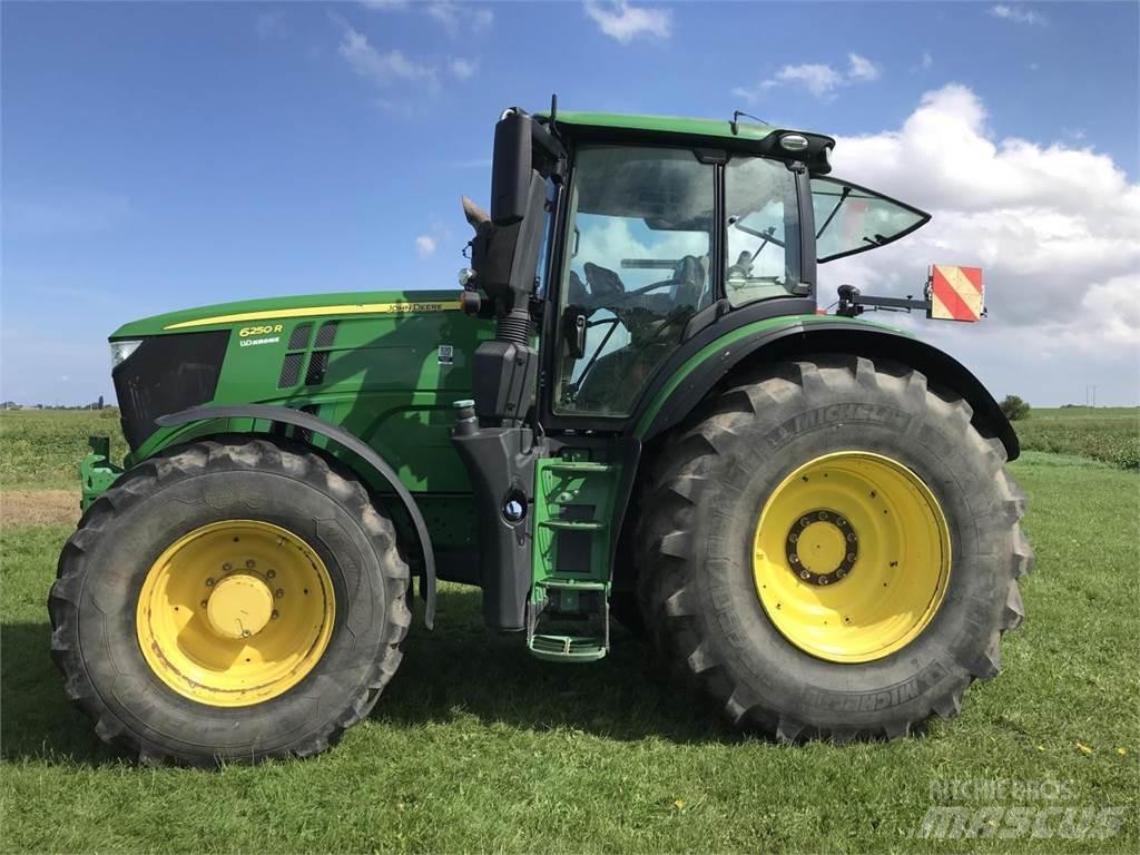 John Deere 6250R トラクター