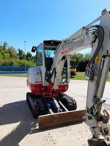 Takeuchi TB 230 ミニ油圧ショベル 7t以下（ミニユンボ・ミニディガー）