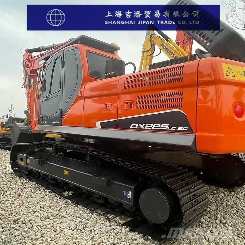 Doosan DX 225 大型油圧ショベル12t以上（パワーショベル・ユンボ）