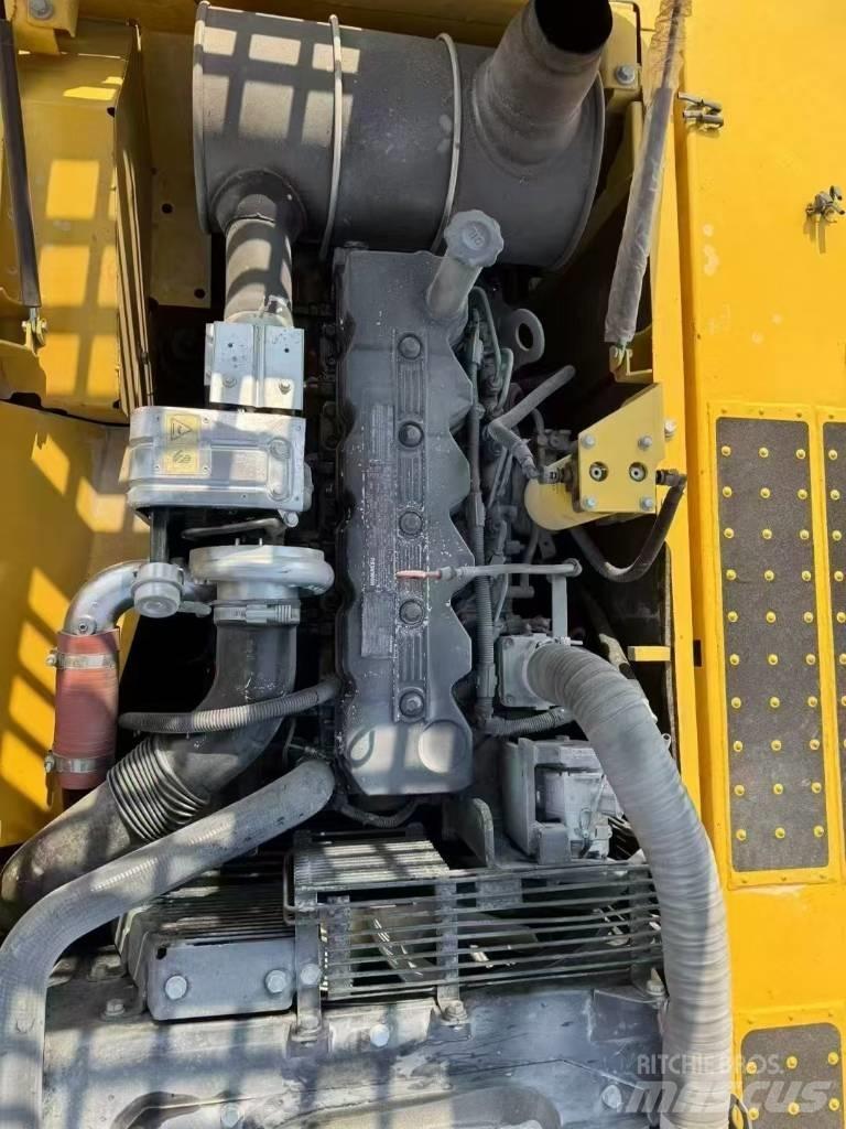 Komatsu 220-8 大型油圧ショベル12t以上（パワーショベル・ユンボ）